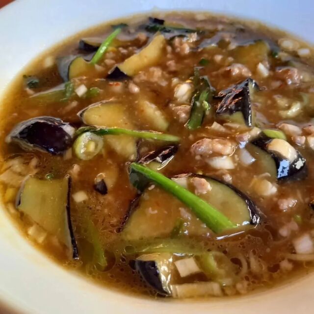 こんにちは！チャオです！

今日のランチはナスラーメン🍆があります
ファンの多いナスラーメン、ぜひ食べに来てください😊✨

また、忘れ物のお知らせです！
今月中のお忘れ物で、メガネは無くして困っているんじゃないかなと思うので載せさせて頂きます🙇‍♂️
見覚えのある方いましたらぜひ一言お声がけくださいm(_ _)m！

 #中華市場炒 
 #茄子ラーメン 
 #ナスラーメン 
 #辛さ増しもできます